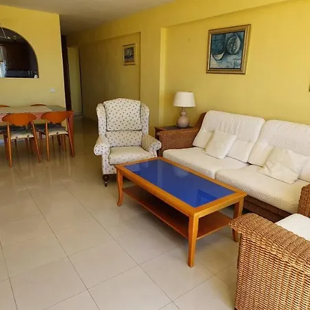 דירה Corner Sea View Penthouse With 95m² Terraces מארבלה
